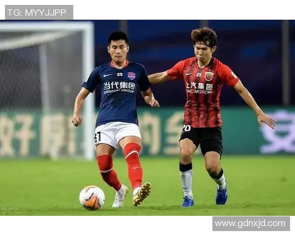 成都与重庆足球队赛后复盘分析灵活性表现与战术对比