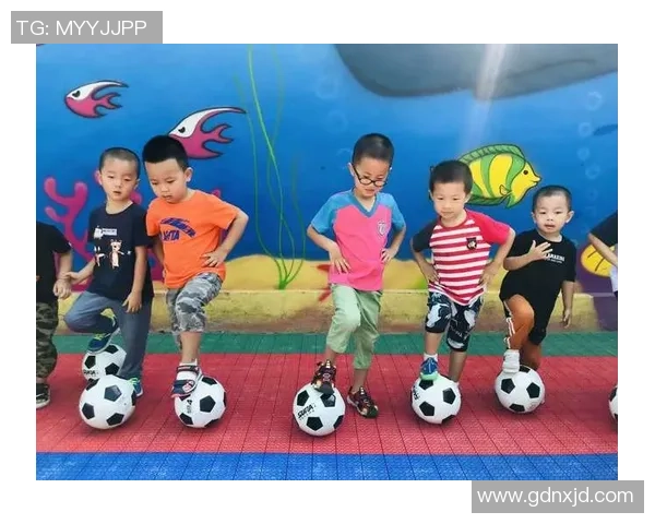 足球明星惊艳变装秀引发热议甩头瞬间展现多样风格与魅力